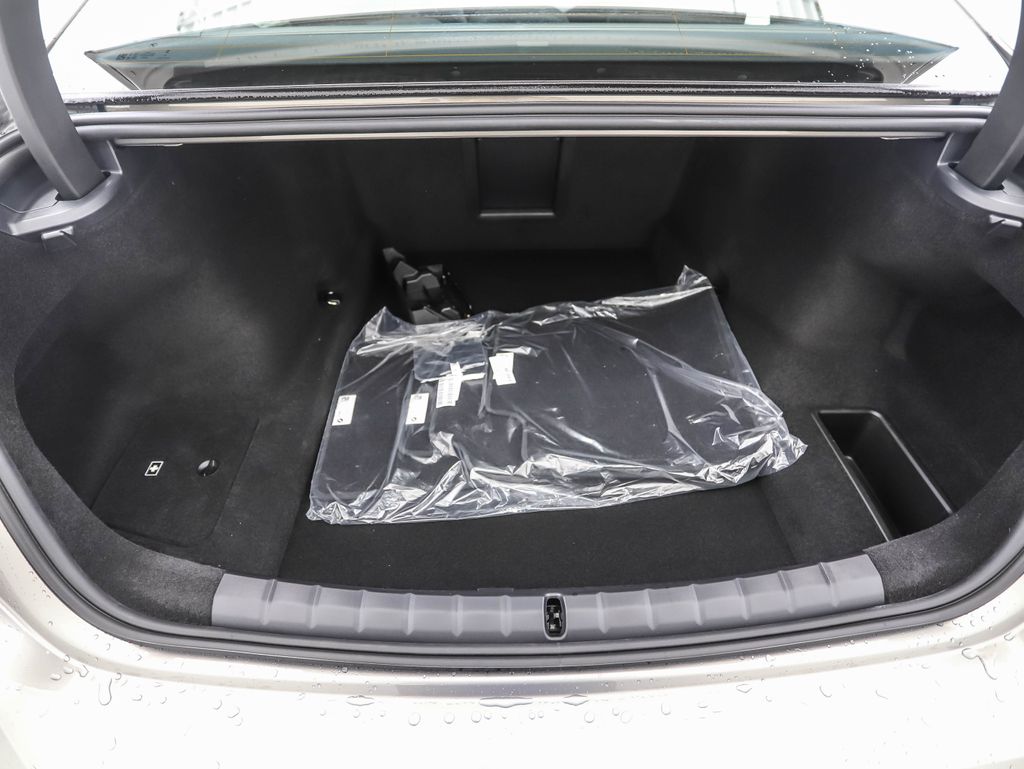 Thumbnail: 2025 BMW 7 Series - 25