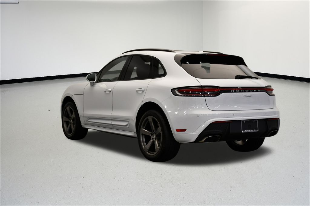 Thumbnail: 2026 Porsche Macan - 3