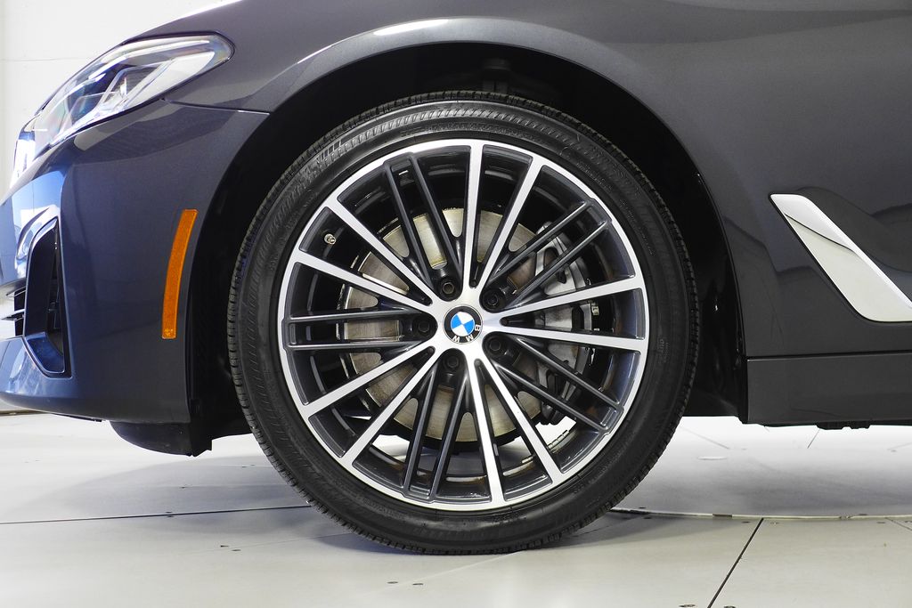 Thumbnail: 2023 BMW 5 Series - 5