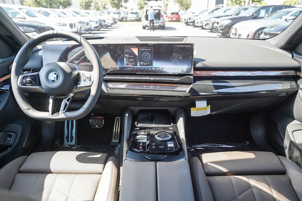 2025 BMW i5 xDrive40 12