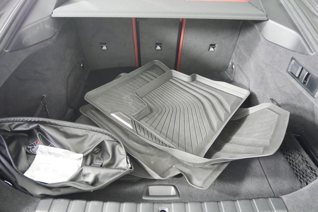 Thumbnail: 2023 BMW i4 - 17