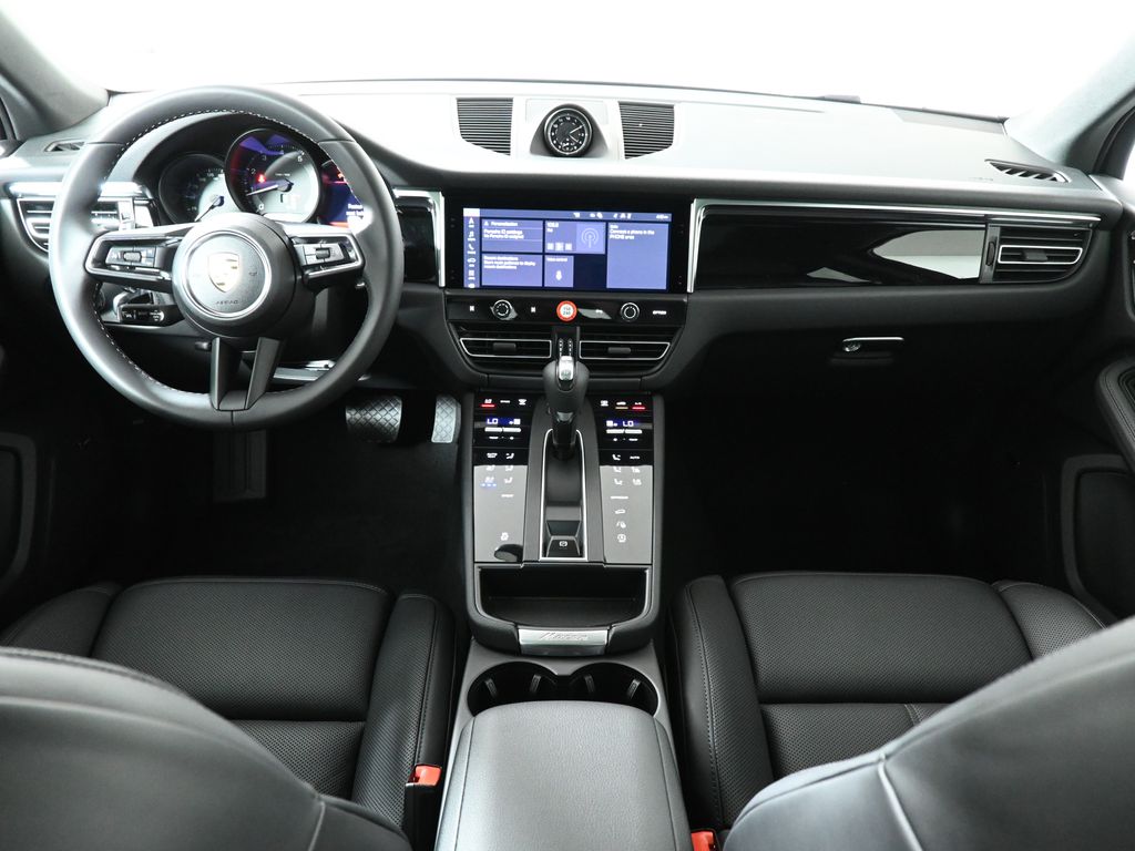 2024 Porsche Macan  16