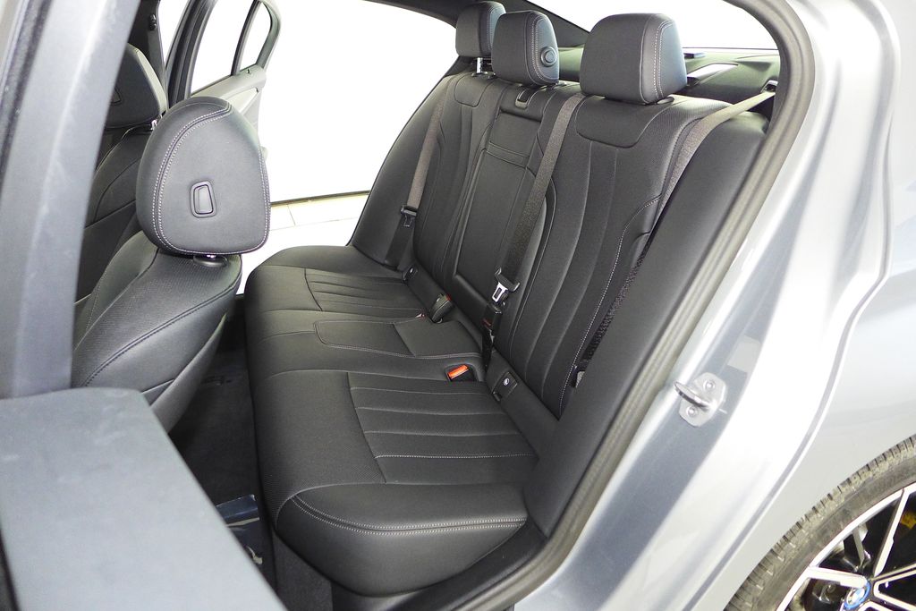 Thumbnail: 2023 BMW 5 Series - 21