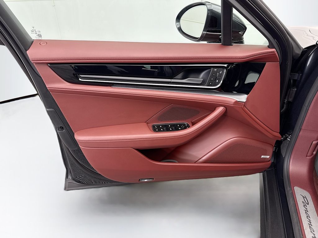 Thumbnail: 2026 Porsche Panamera - 25