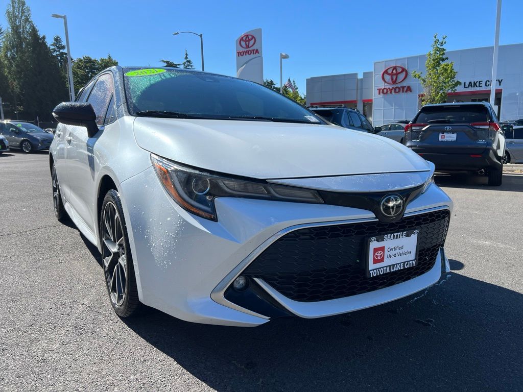 White (Wind Chill Pearl) 2021 Toyota Corolla Hatchback XSE FWD Hatchback Front-Wheel Drive 6-Speed Manual