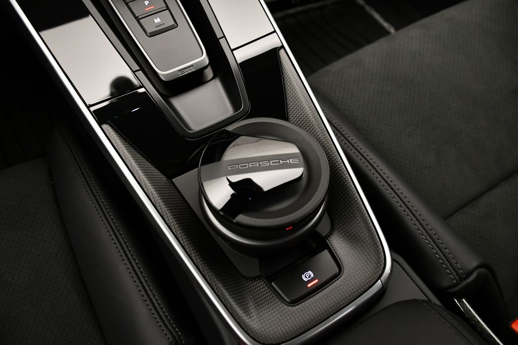 Thumbnail: 2025 Porsche 911 - 30