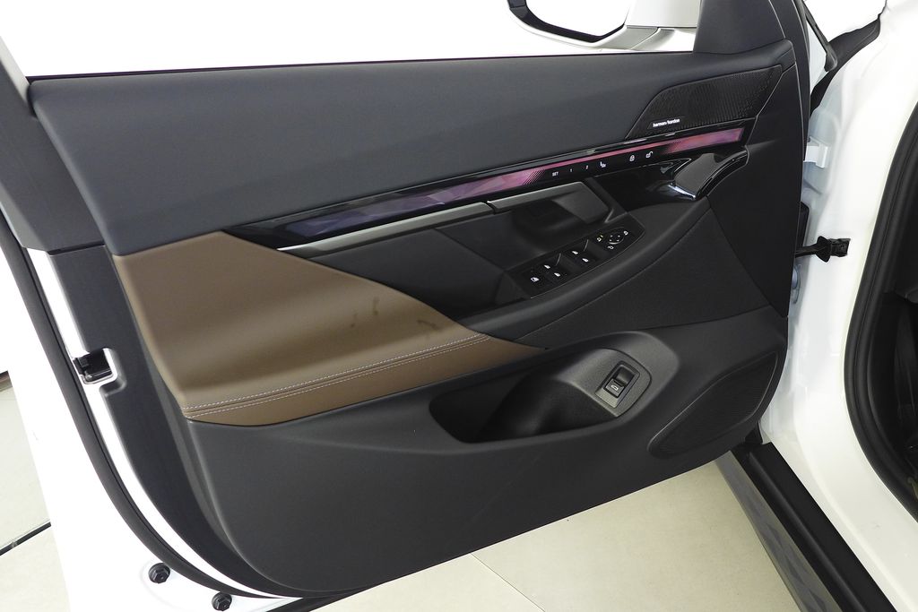 Thumbnail: 2025 BMW i5 - 11