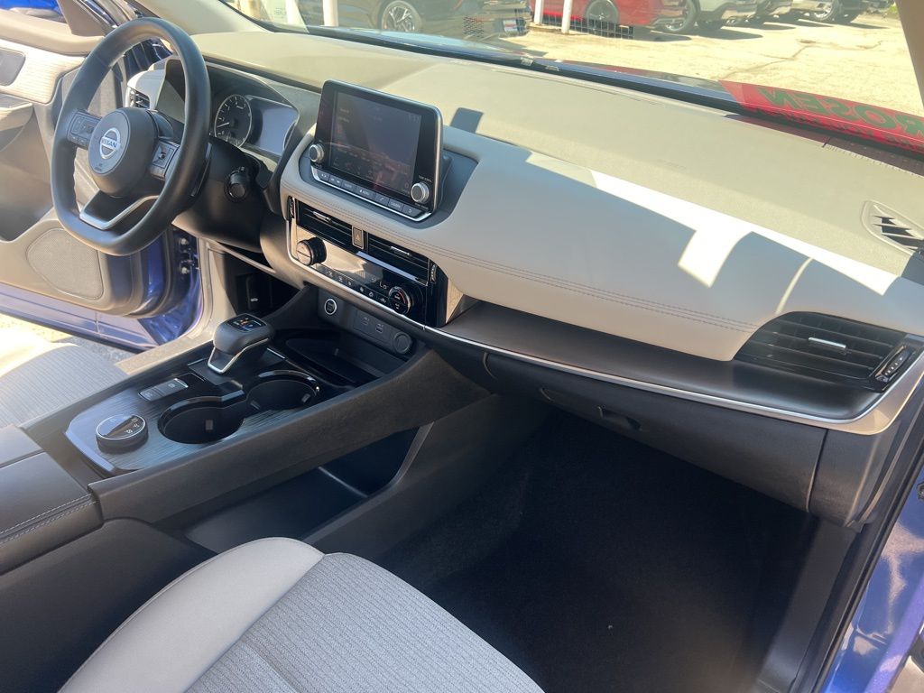 2021 Nissan Rogue SV photo