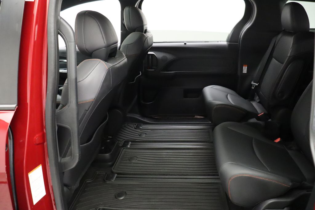 2022 Toyota Sienna XSE 19