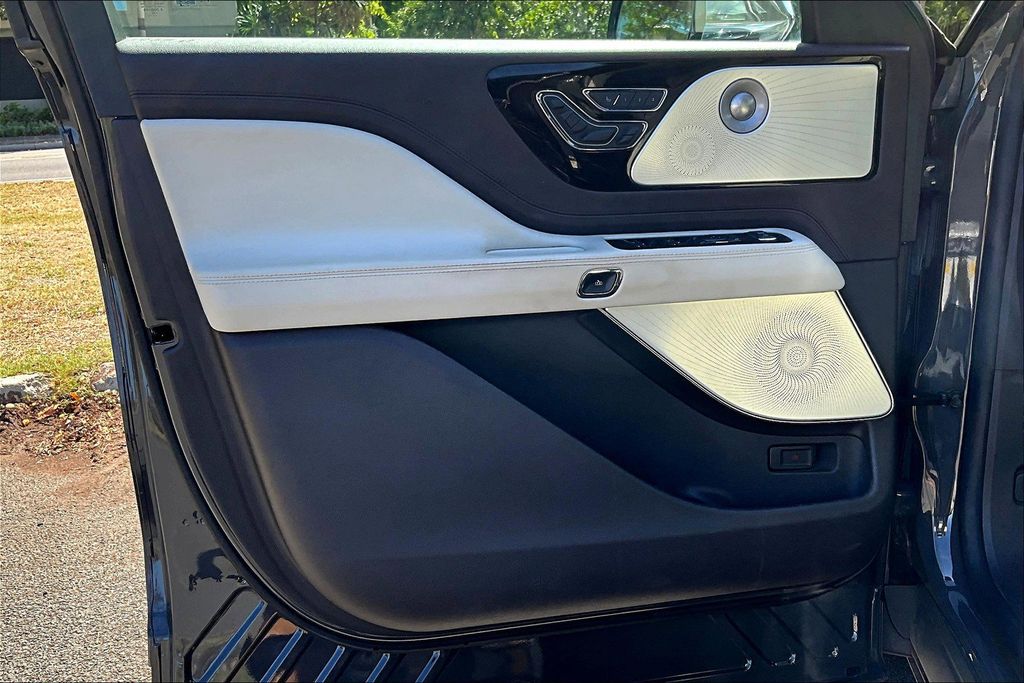 Used 2022 Gray Lincoln Black Label image 18