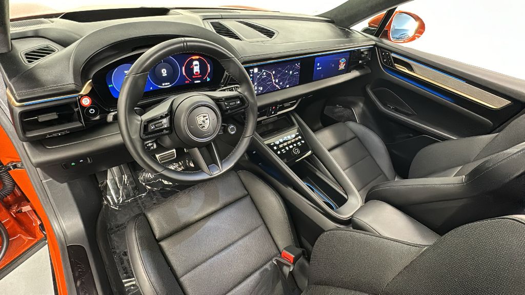 Thumbnail: 2024 Porsche Macan - 4