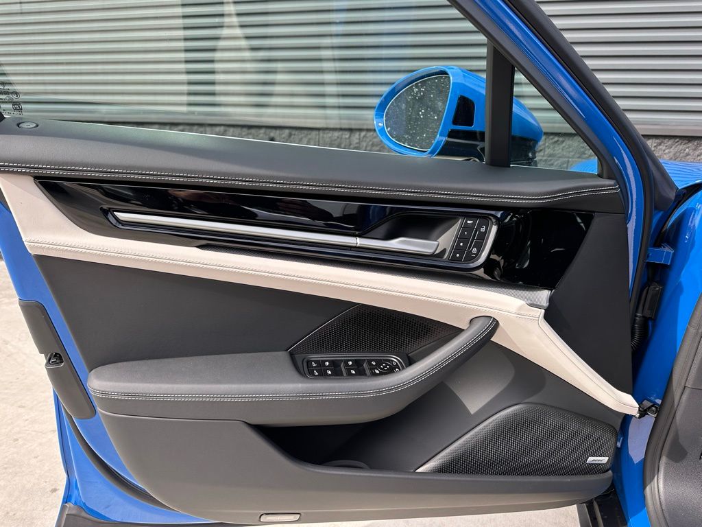 Thumbnail: 2026 Porsche Panamera - 11