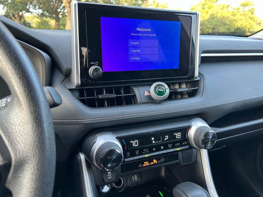 2024 Toyota RAV4 XLE 20