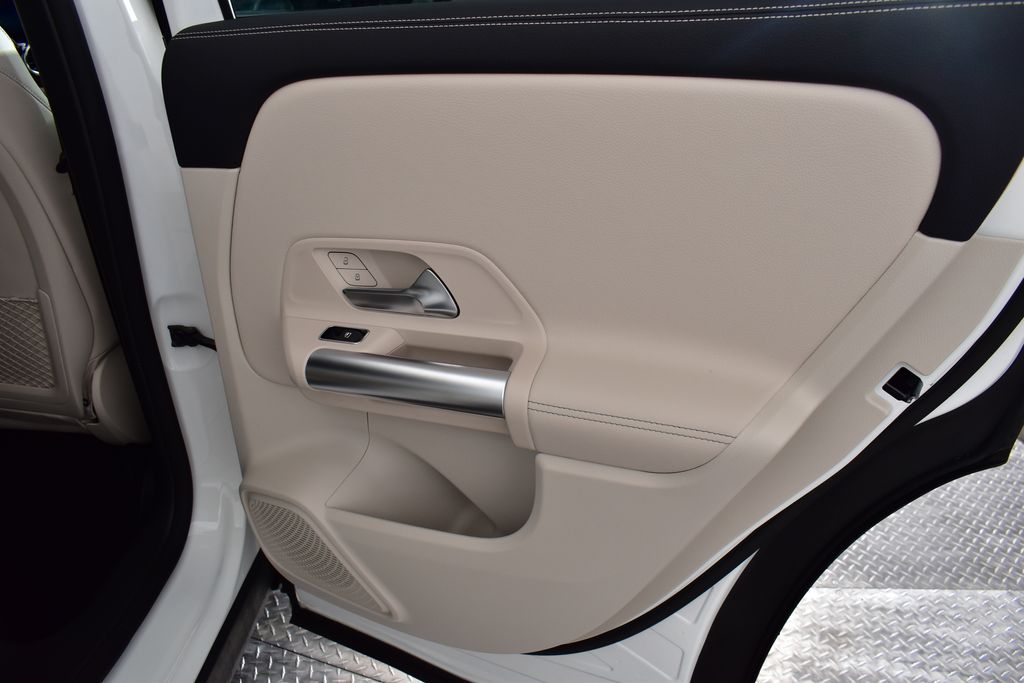 Thumbnail: 2025 Mercedes-Benz GLA - 32