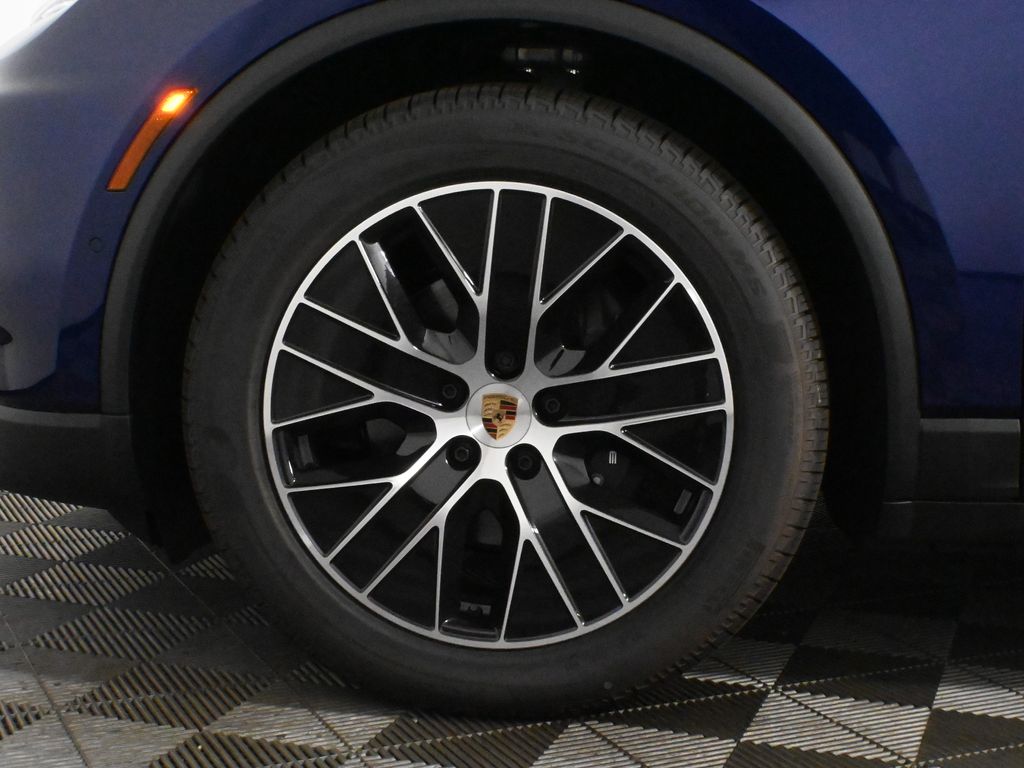 Thumbnail: 2025 Porsche Macan - 12