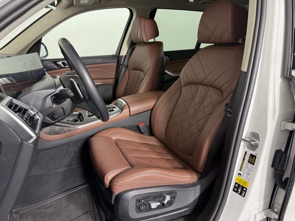 Thumbnail: 2024 BMW X7 - 12