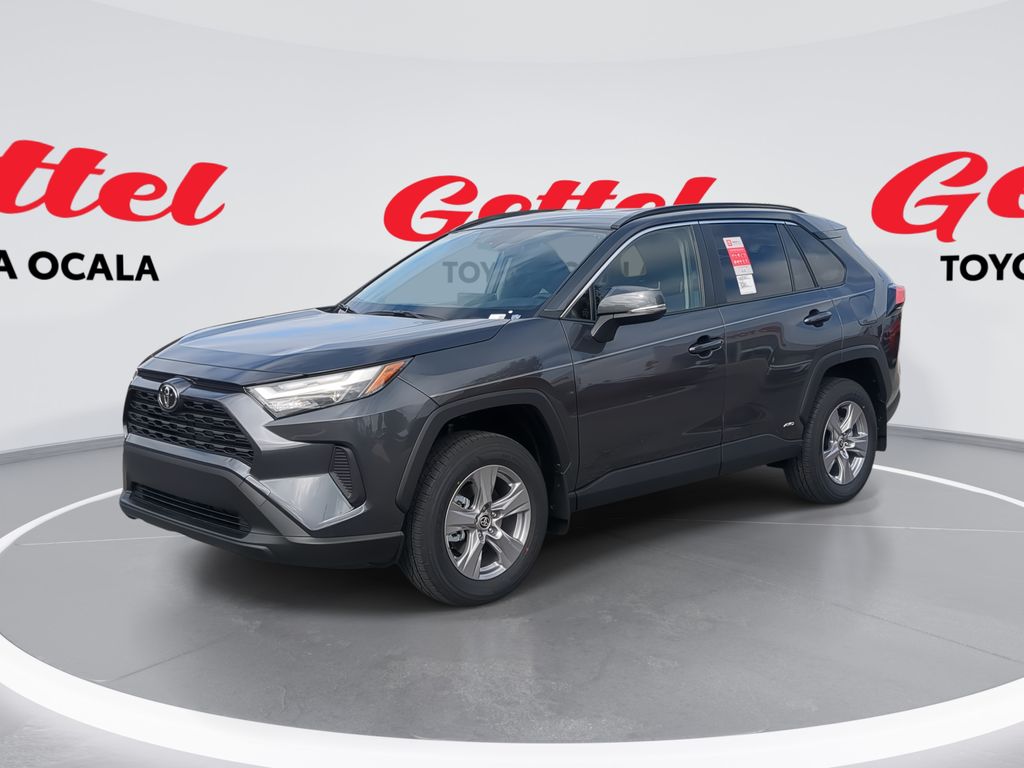 2025 Toyota RAV4 LE's photo