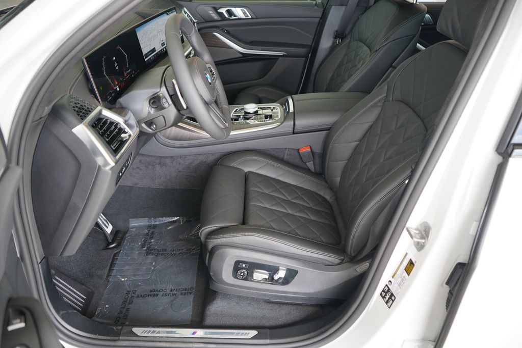 Thumbnail: 2026 BMW X7 - 10