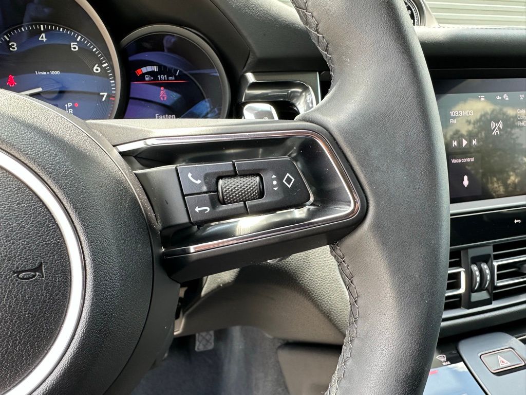 2025 Porsche Macan  19