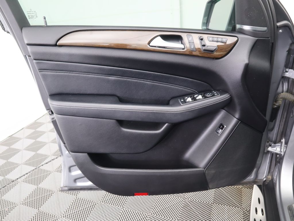 Thumbnail: 2014 Mercedes-Benz M-Class - 25