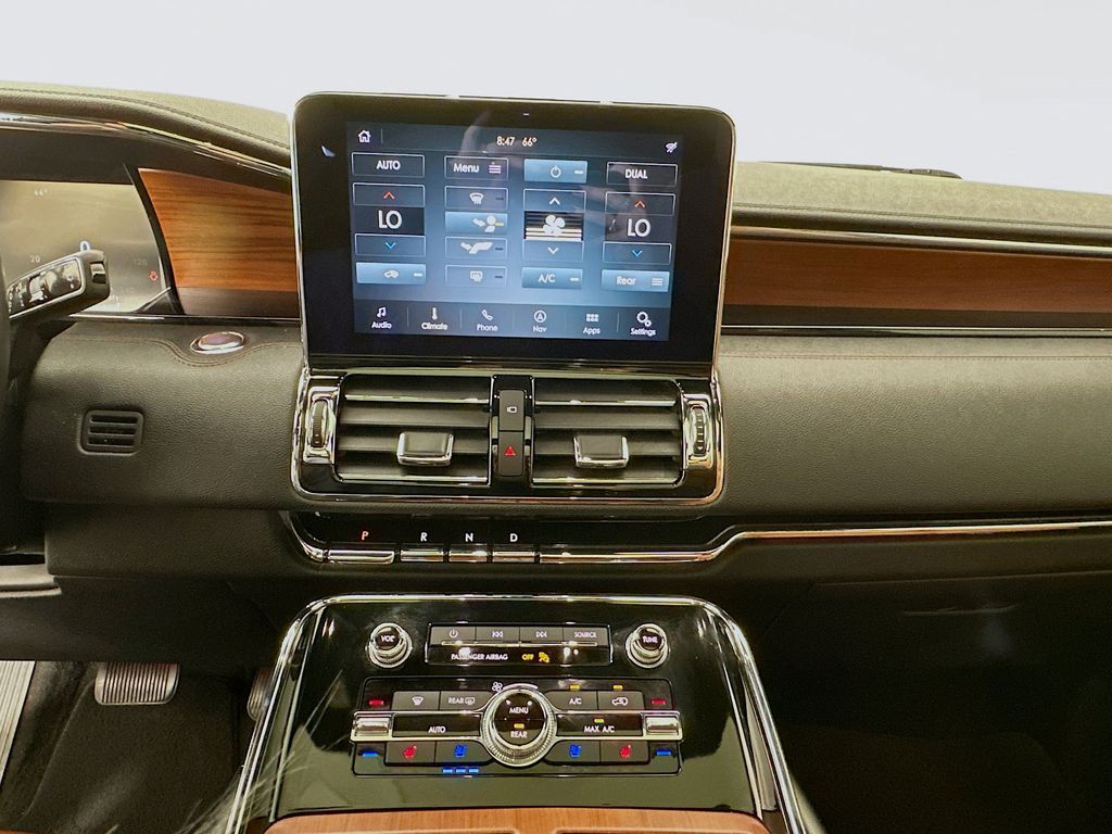 Thumbnail: 2020 Lincoln Navigator - 16