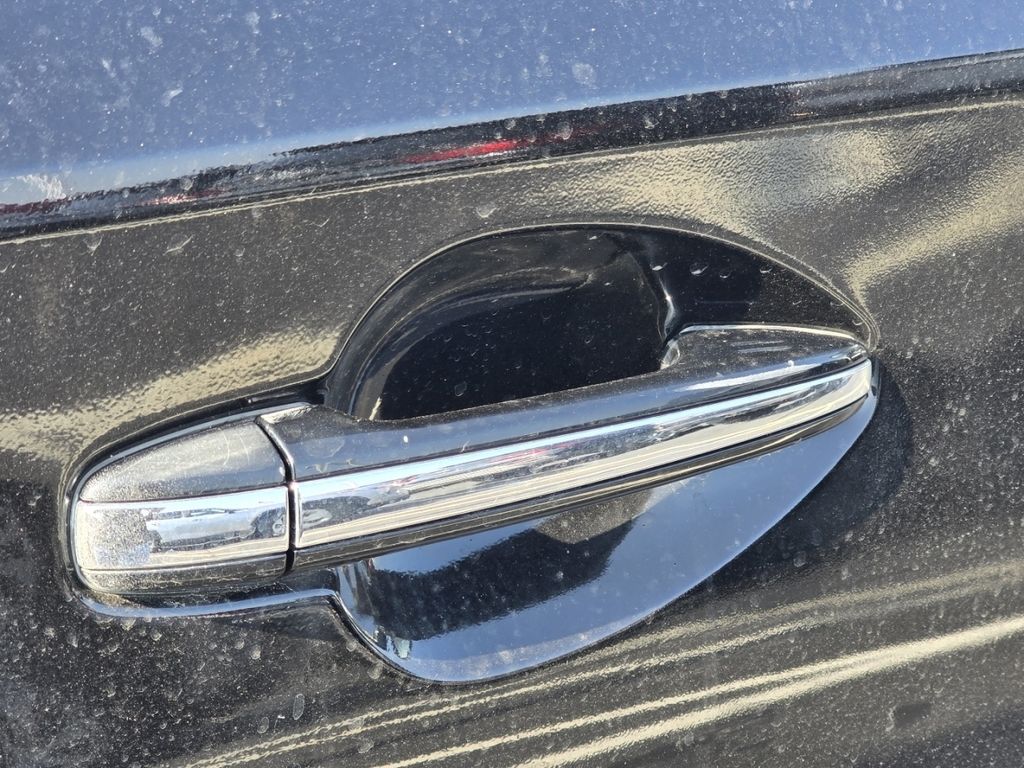 Used 2013 Black Toyota XLE Touring image 18