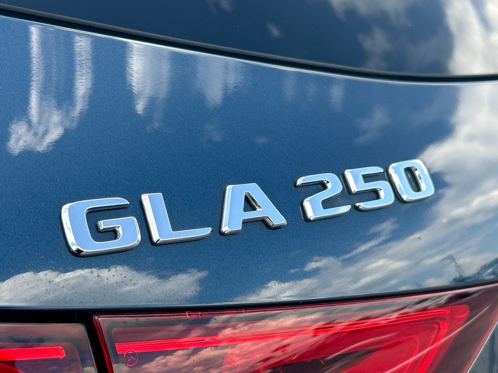 Thumbnail: 2022 Mercedes-Benz GLA - 25