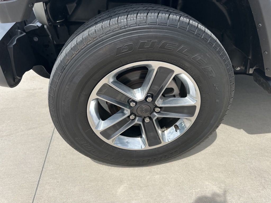 2023 Silver Zynith Clearcoat Jeep Wrangler Sahara 4X4 SUV