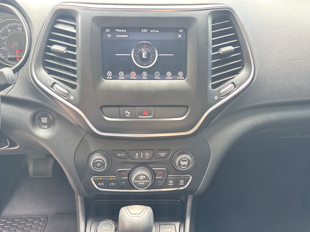 Used 2019 Silver Jeep Latitude Plus image 24