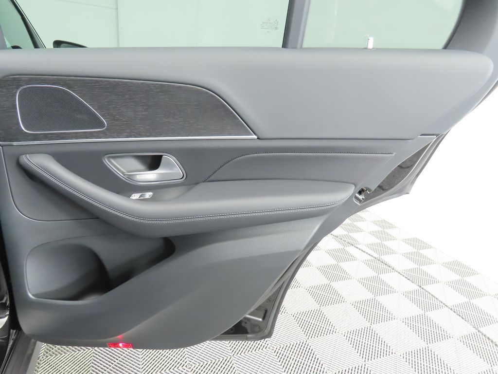 Thumbnail: 2026 Mercedes-Benz GLE - 27