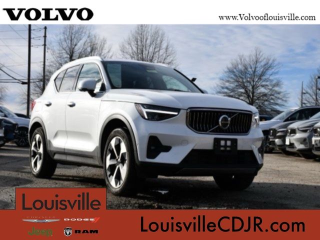 Crystal White 2025 Volvo XC40 B5 Plus Bright Theme AWD SUV / Crossover All-Wheel Drive Automatic