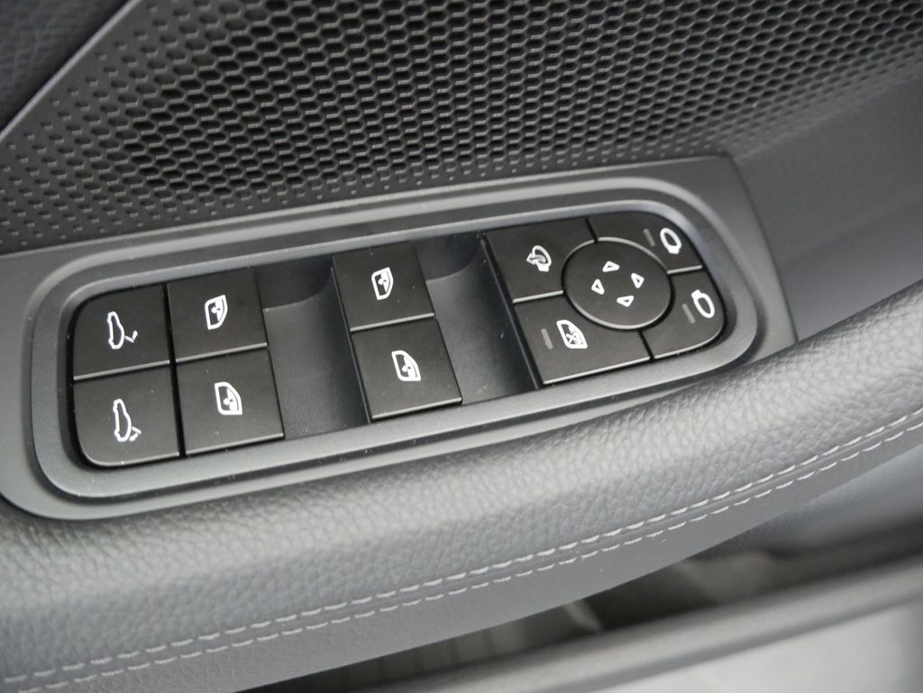 Thumbnail: 2026 Porsche Panamera - 19