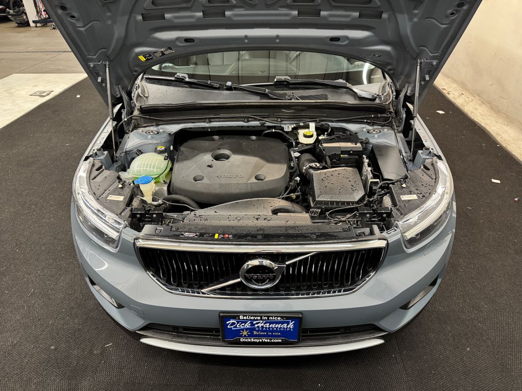 2022 Volvo XC40 Momentum