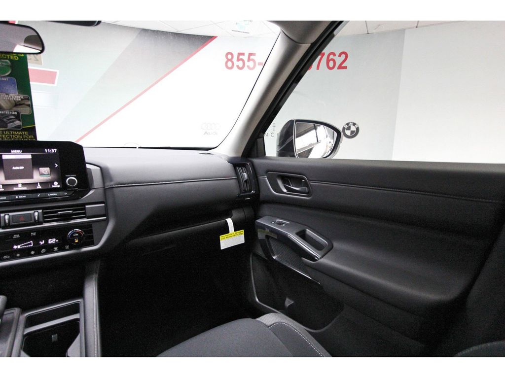 2025 Nissan Pathfinder S - 9