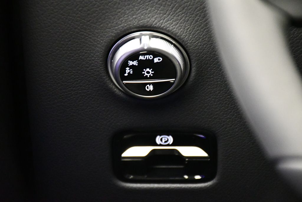 Thumbnail: 2025 Mercedes-Benz GLC - 21