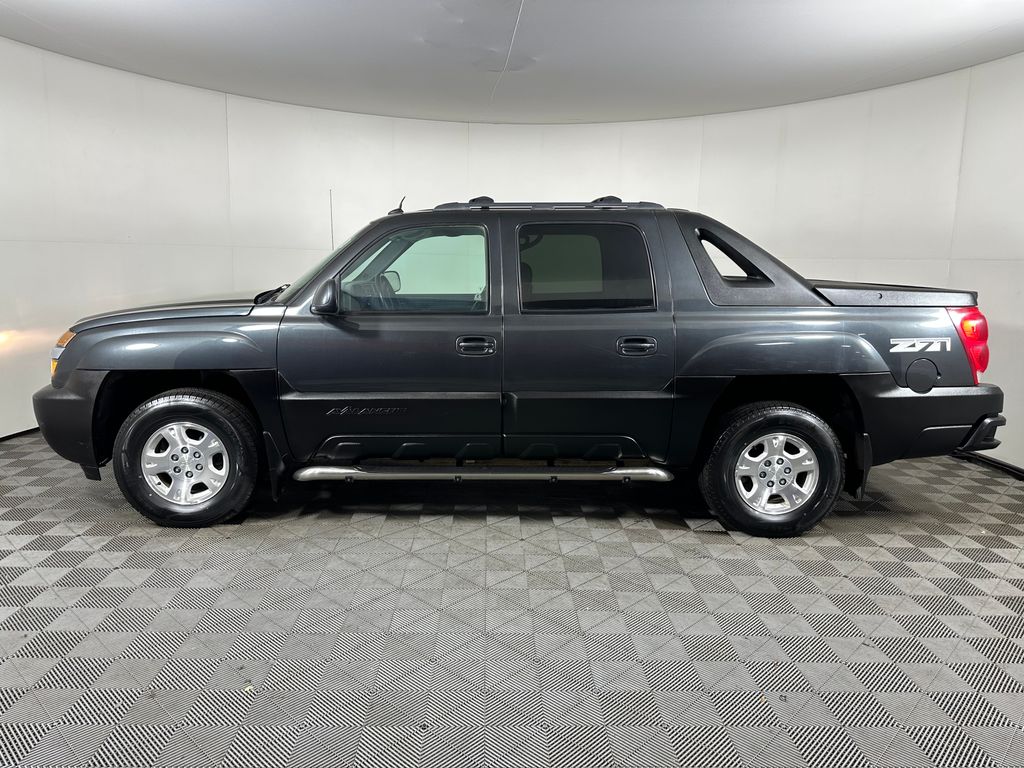 2004 Chevrolet Avalanche Base - Image 2