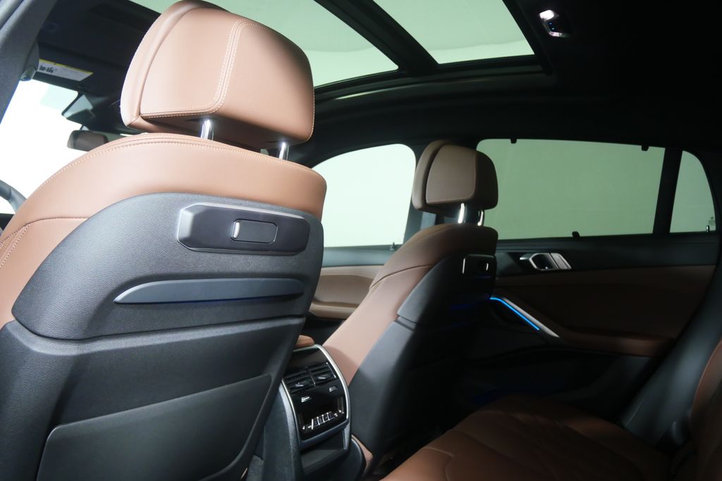 Thumbnail: 2027 BMW X6 - 17