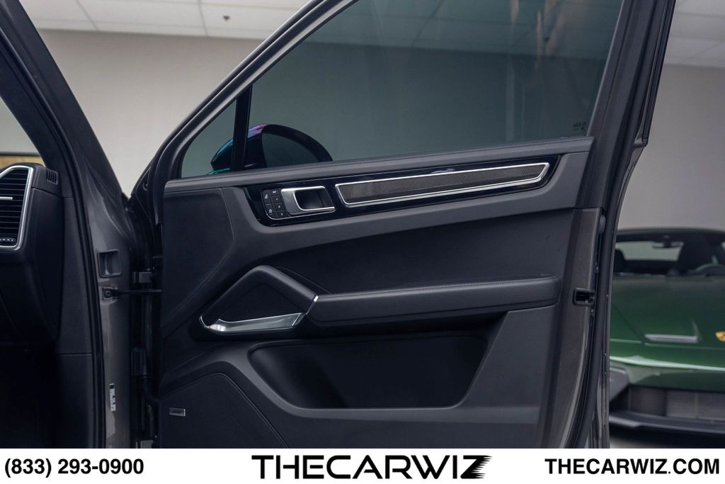 2023 Porsche Cayenne Coup Turbo - Photo 81