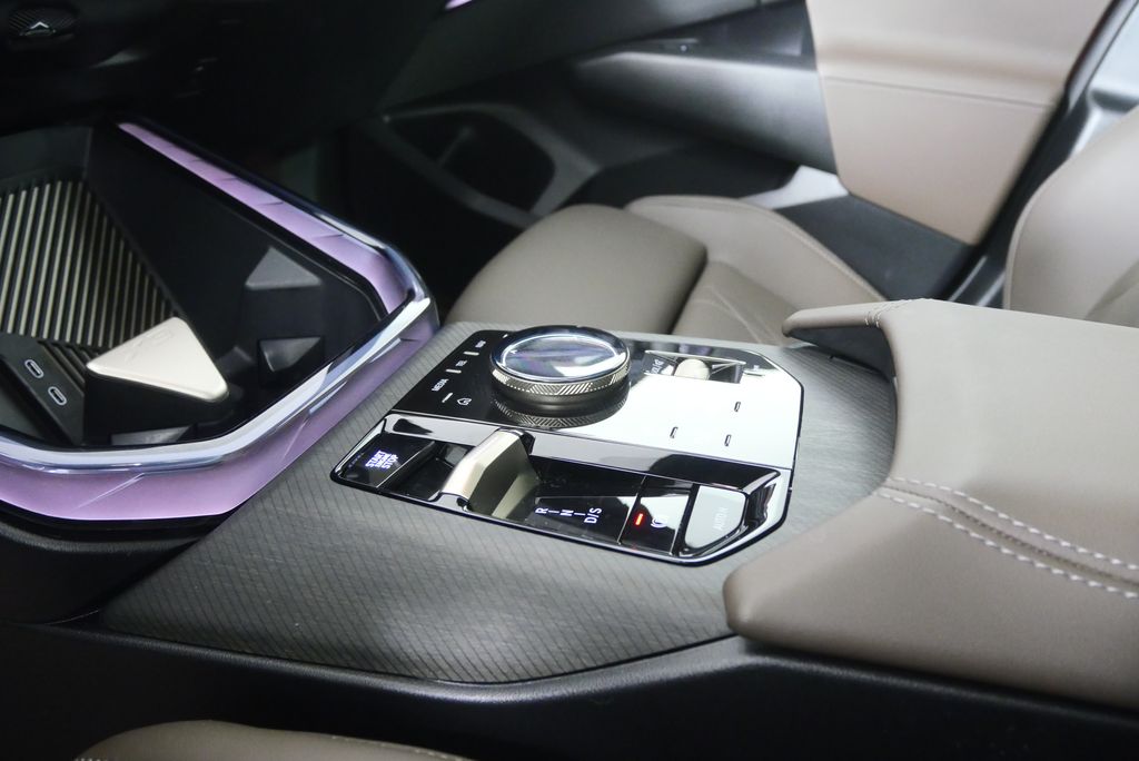 Thumbnail: 2025 BMW X3 - 23