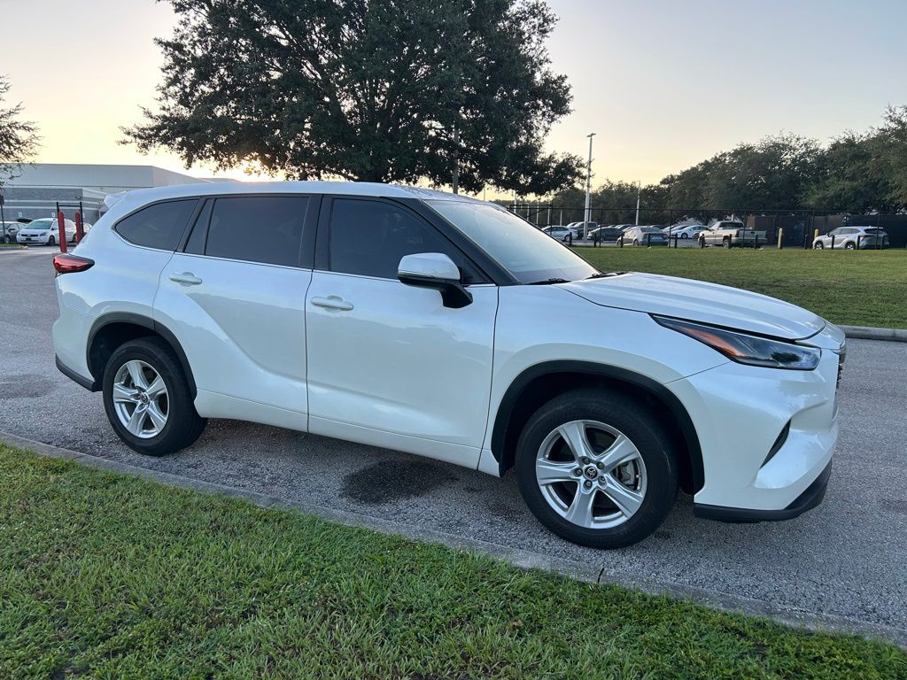 Thumbnail: 2021 Toyota Highlander - 7
