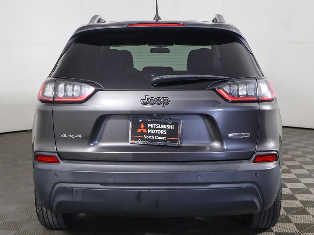 Used 2019 Gray Jeep Latitude Plus image 10