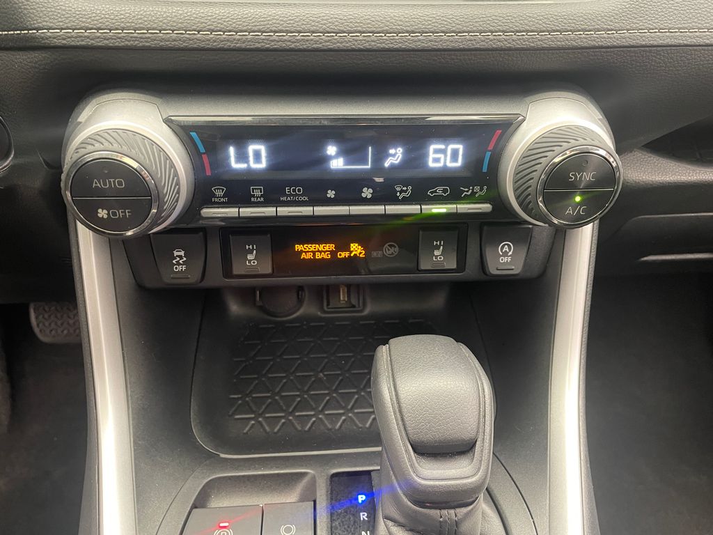 Thumbnail: 2020 Toyota RAV4 - 27