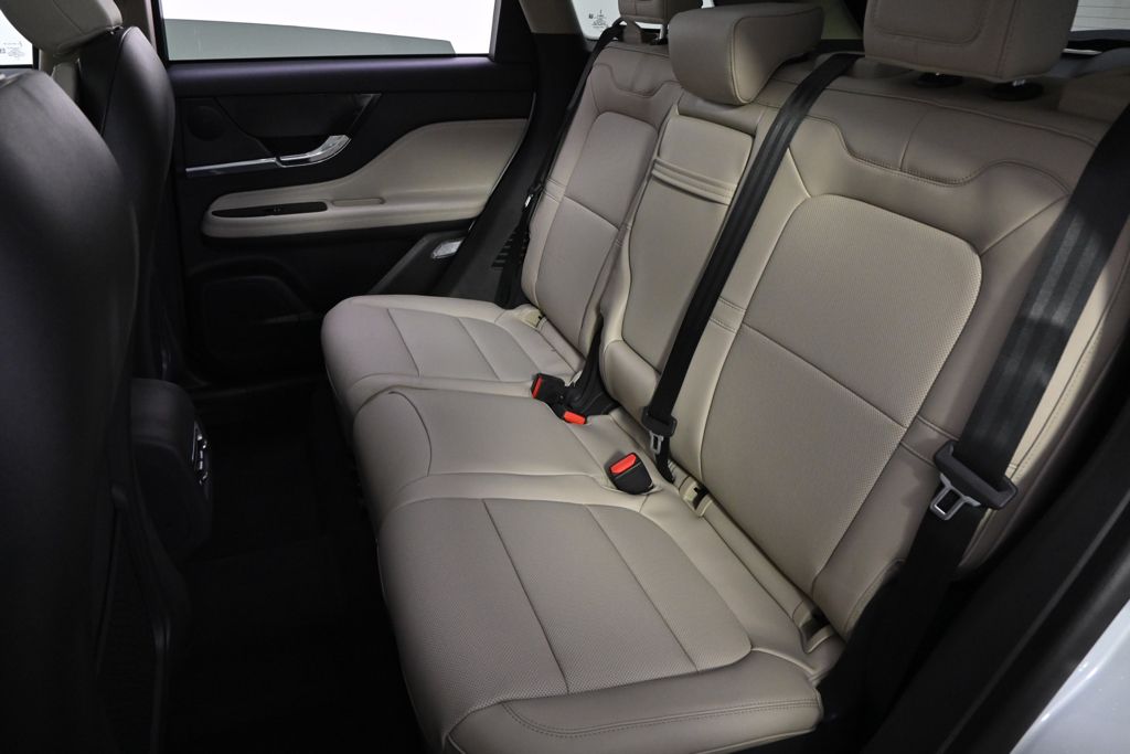 New 2026 White Lincoln Premiere image 21