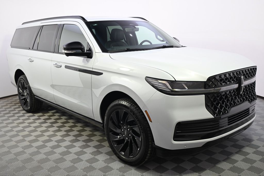 New 2025 White Lincoln Reserve image 8