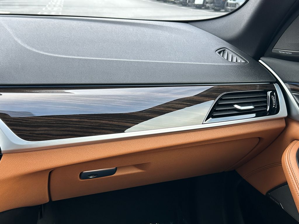 Thumbnail: 2022 BMW 5 Series - 25