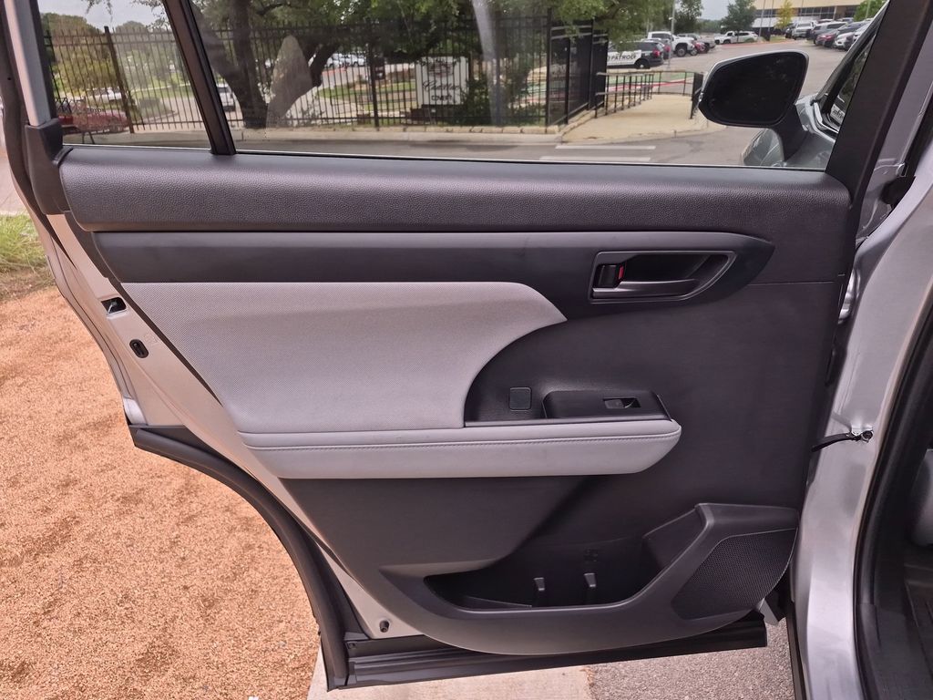 Used Car 2023 Toyota Highlander  L For Sale Under $40,000 In Austin, Texas