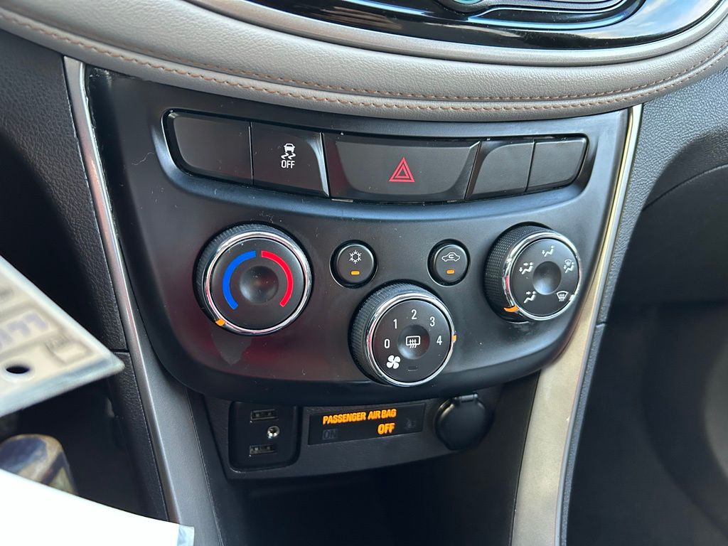 2020 Chevrolet Trax LS 25