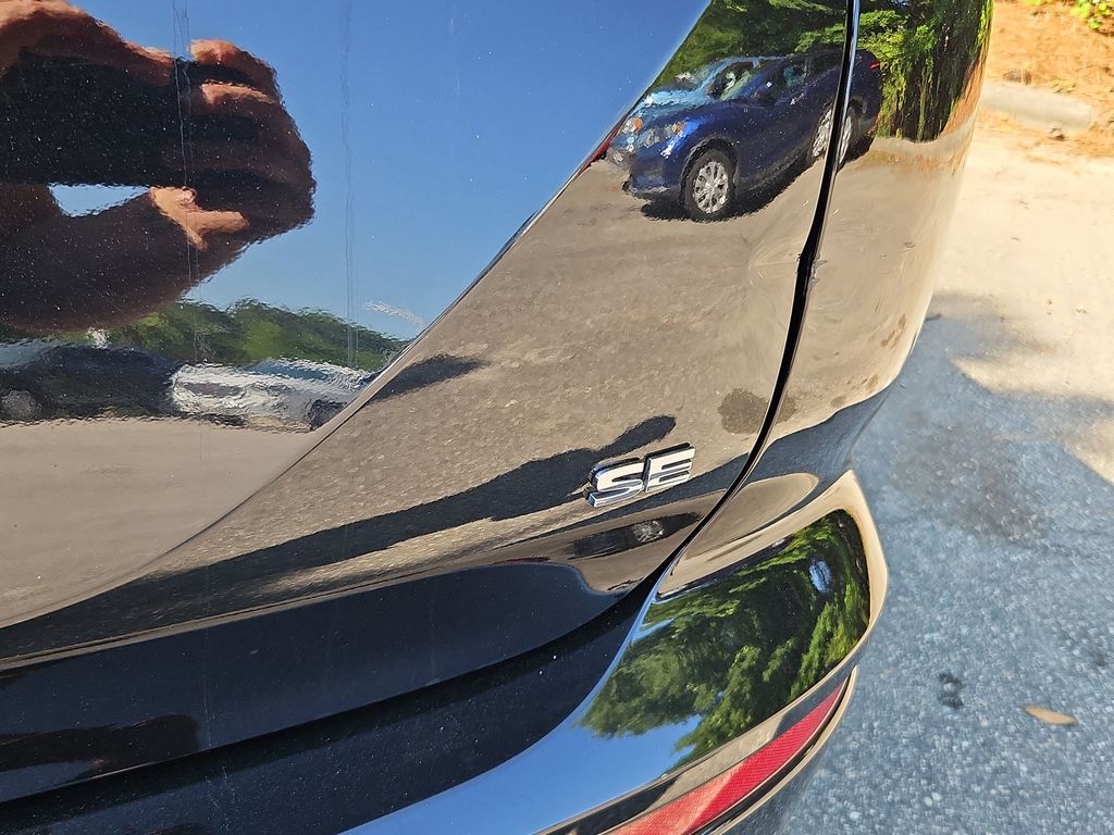 2025 Mitsubishi Outlander 32