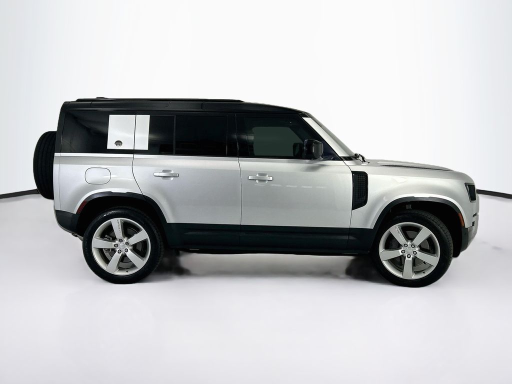 Thumbnail: 2020 Land Rover Defender - 4