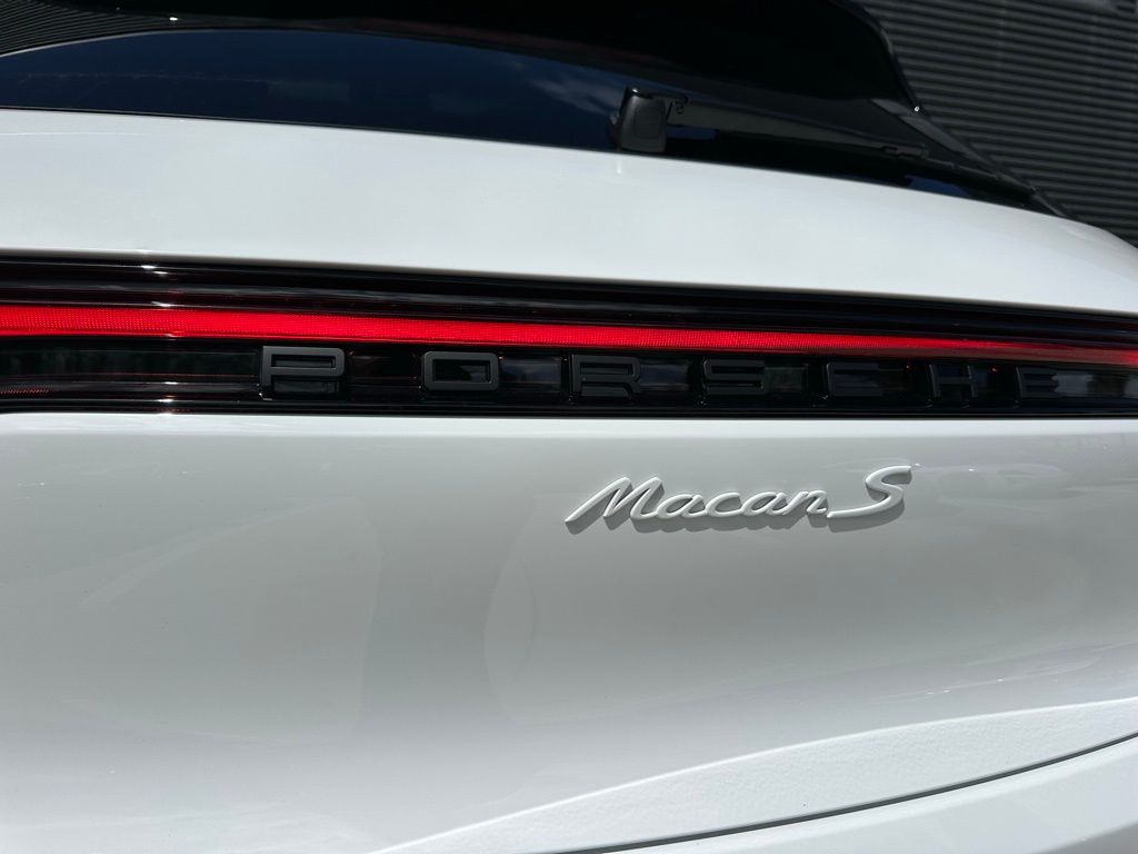 Thumbnail: 2026 Porsche Macan - 14